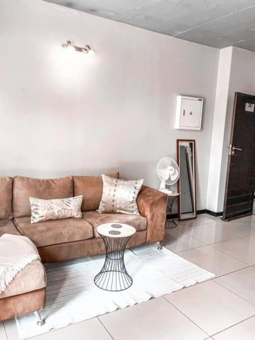 Appartement Living Near Nelson Mandela Bridge & Wits Uni *